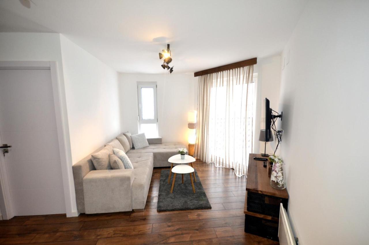 C L E A N&C O Z Y Apartmani Divcibare Exterior photo